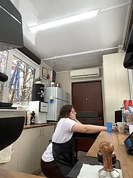 Snapshot of cinnabon_ chatting on January 23, 2025, 11:26 am cinnabon online show from January 23, 2025, 11:26 am