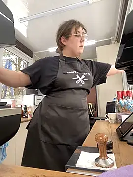 Snapshot of cinnabon_ chatting on January 25, 2025, 12:05 pm cinnabon online show from January 25, 2025, 12:05 pm