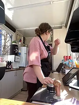 Snapshot of cinnabon_ chatting on January 28, 2025, 8:57 am cinnabon online show from January 28, 2025, 8:57 am