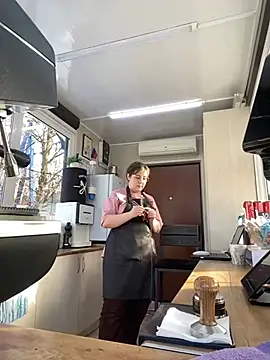 Snapshot of cinnabon_ chatting on January 29, 2025, 11:41 am cinnabon online show from January 29, 2025, 11:41 am