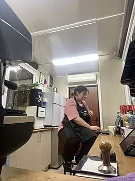 Snapshot of cinnabon_ chatting on January 29, 2025, 2:42 pm cinnabon online show from January 29, 2025, 2:42 pm