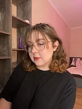 Snapshot of cinnabon_ chatting on February 4, 2025, 9:49 am cinnabon online show from February 4, 2025, 9:49 am