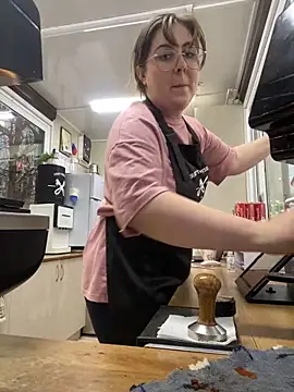 Snapshot of cinnabon_ chatting on February 11, 2025, 2:46 pm cinnabon online show from February 11, 2025, 2:46 pm