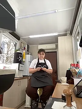 Snapshot of cinnabon_ chatting on February 18, 2025, 12:28 pm cinnabon online show from February 18, 2025, 12:28 pm