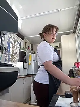 Snapshot of cinnabon_ chatting on March 1, 2025, 8:13 am cinnabon online show from March 1, 2025, 8:13 am