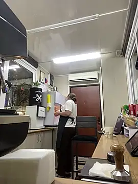 Snapshot of cinnabon_ chatting on March 2, 2025, 3:27 pm cinnabon online show from March 2, 2025, 3:27 pm