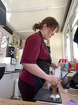 Snapshot of cinnabon_ chatting on March 7, 2025, 8:45 am cinnabon online show from March 7, 2025, 8:45 am