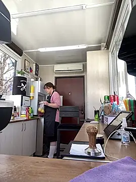 Snapshot of cinnabon_ chatting on March 13, 2025, 8:04 am cinnabon online show from March 13, 2025, 8:04 am