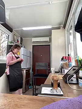 Snapshot of cinnabon_ chatting on March 14, 2025, 12:18 pm cinnabon online show from March 14, 2025, 12:18 pm