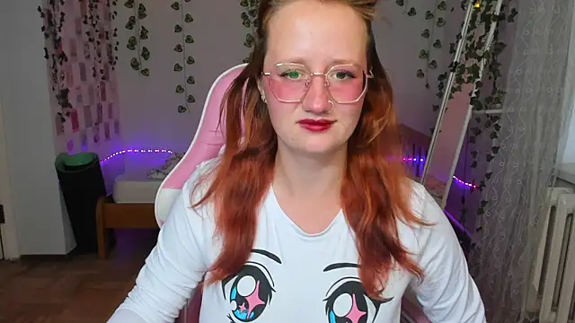 Snapshot of KrisTyBooBsin chatting on September 18, 2025, 1:13 pm KrisTyBooBsin online show from September 18, 2025, 1:13 pm