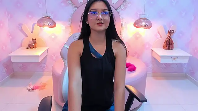 Snapshot of Saraa_Skinny chatting on February 12, 2025, 11:40 am Saraa Skinny online show from February 12, 2025, 11:40 am