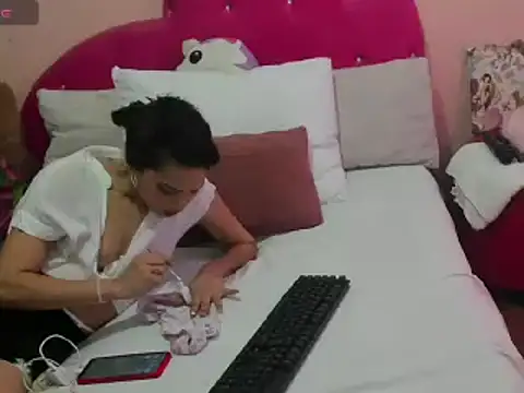 Snapshot of jadde_blair chatting on December 13, 2024, 8:04 pm jadde blair online show from December 13, 2024, 8:04 pm