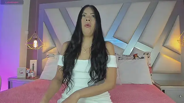 Amber villalobos  online show from November 13, 2025, 8:52 pm