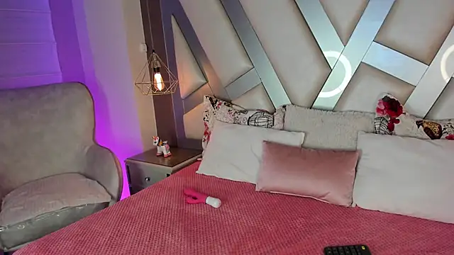 Amber villalobos  online show from November 19, 2025, 4:23 am