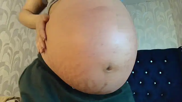 Snapshot of CarolineBrunx chatting on April 21, 2026, 11:18 pm CarolineBrunx online show from April 21, 2026, 11:18 pm
