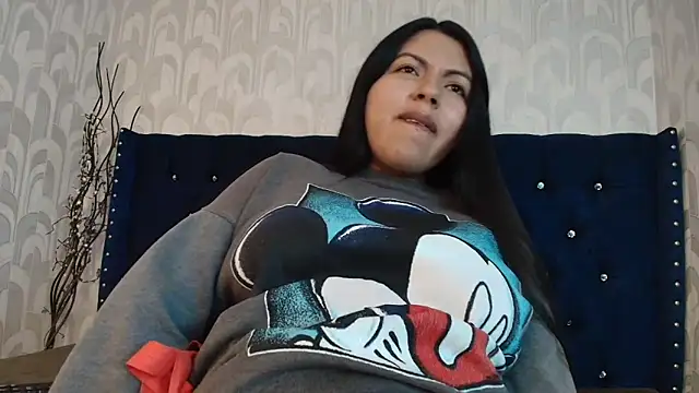 Snapshot of CarolineBrunx chatting on May 1, 2026, 9:30 pm CarolineBrunx online show from May 1, 2026, 9:30 pm