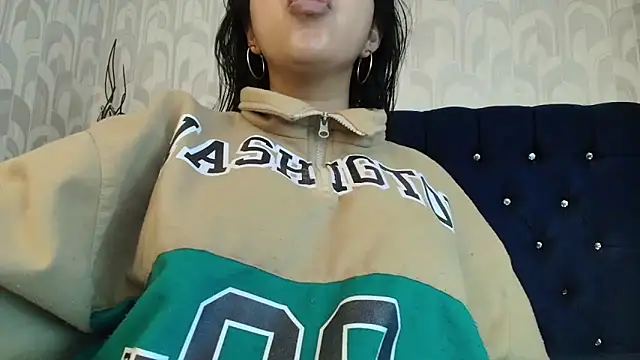 Snapshot of CarolineBrunx chatting on May 26, 2026, 8:38 pm CarolineBrunx online show from May 26, 2026, 8:38 pm