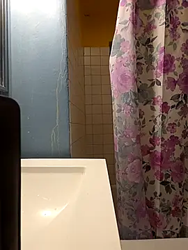 Jovende28 online show from October 31, 2025, 1:23 pm