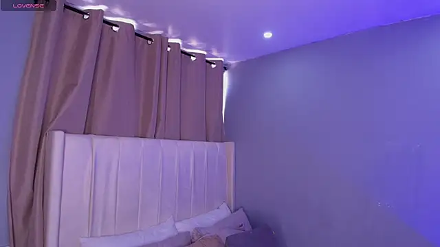 Shenoa1 online show from November 11, 2025, 2:39 pm