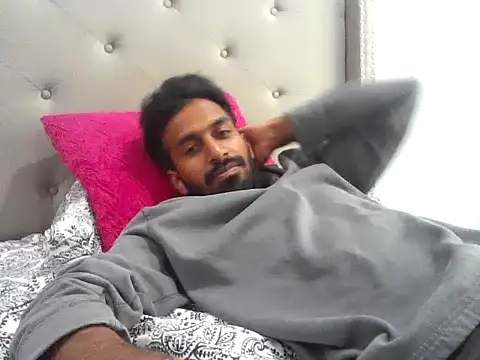 skinny  boy   online show from September 26, 2025, 3:16 pm