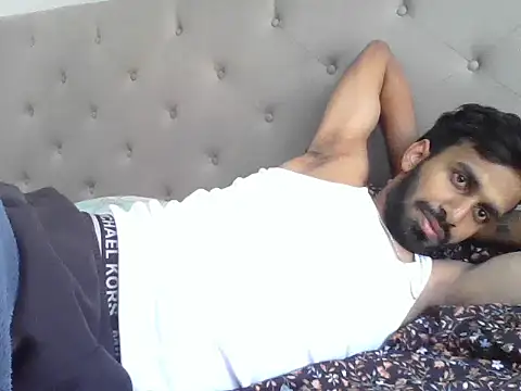 skinny  boy   online show from November 14, 2025, 4:17 pm