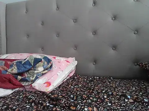 skinny  boy   online show from December 15, 2025, 6:23 pm