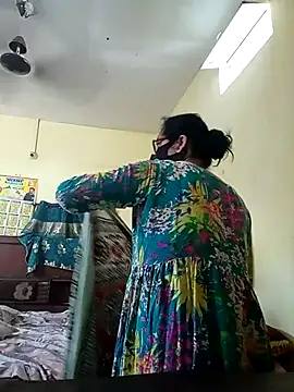 heenage online show from April 7, 2026, 5:52 am