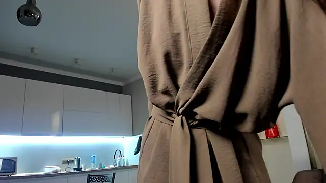 Emma Flin online show from December 7, 2024, 10:45 am