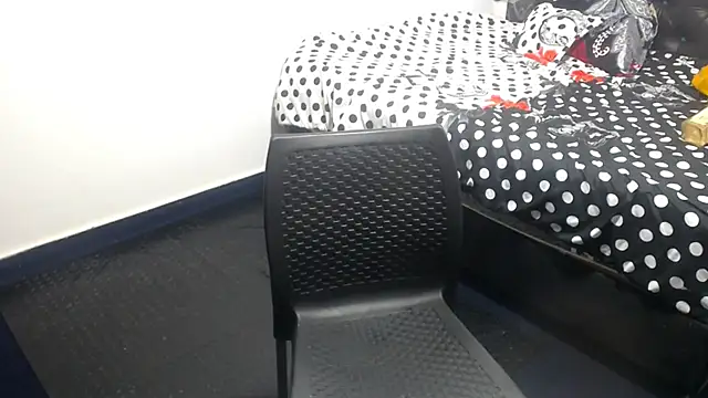 shopyymessyy online show from February 14, 2025, 7:44 pm