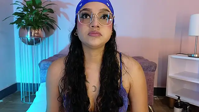 EMILYY FOXY online show from April 16, 2026, 7:03 pm