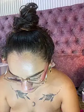 EMILYY FOXY online show from May 19, 2026, 1:56 am