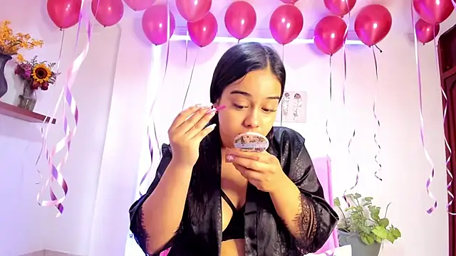 Snapshot of anniesweet- chatting on October 15, 2025, 1:44 pm anniesweet- online show from October 15, 2025, 1:44 pm