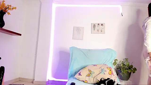 Snapshot of anniesweet- chatting on November 13, 2025, 1:10 pm anniesweet- online show from November 13, 2025, 1:10 pm