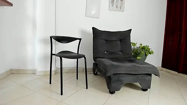 Snapshot of anniesweet- chatting on December 16, 2025, 1:05 pm anniesweet- online show from December 16, 2025, 1:05 pm