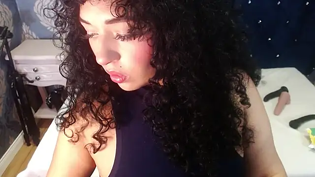 Snapshot of Sofiacowperx chatting on May 17, 2026, 6:37 pm Sofiacowperx online show from May 17, 2026, 6:37 pm
