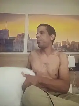 Snapshot of Tjskigh chatting on October 26, 2025, 2:28 am Tjskigh online show from October 26, 2025, 2:28 am