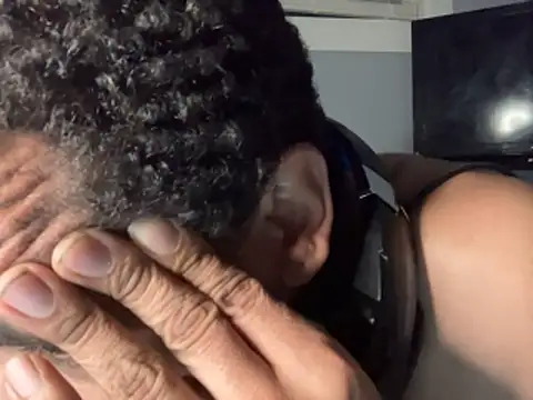 Snapshot of Tjskigh chatting on February 19, 2026, 11:01 pm Tjskigh online show from February 19, 2026, 11:01 pm