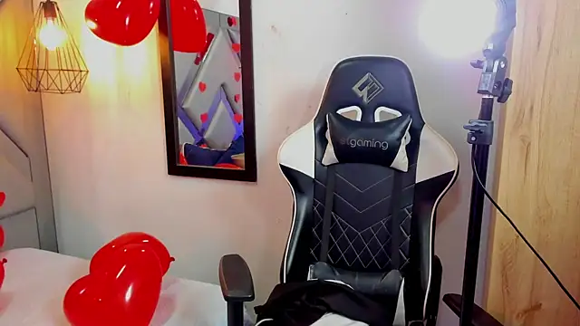 Nahomi-Hill online show from February 15, 2025, 4:14 am