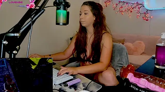 Snapshot of AustrianGirl99 chatting on July 26, 2026, 1:29 pm AustrianGirl99 online show from July 26, 2026, 1:29 pm