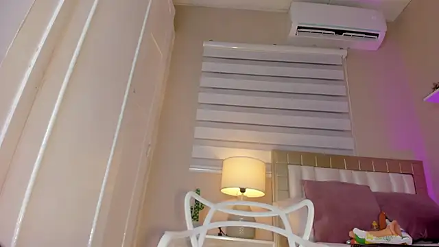 zoe sky  online show from March 6, 2025, 11:36 am