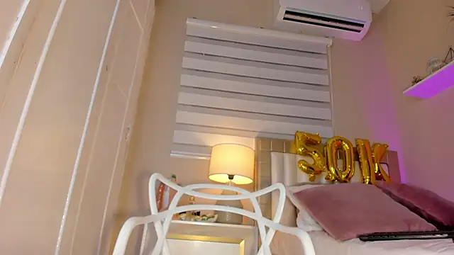 zoe sky  online show from March 15, 2025, 11:40 am