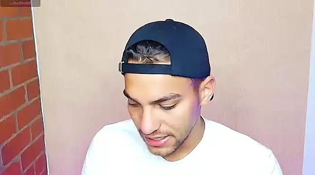 Leandro valenzuela online show from March 5, 2025, 10:21 pm