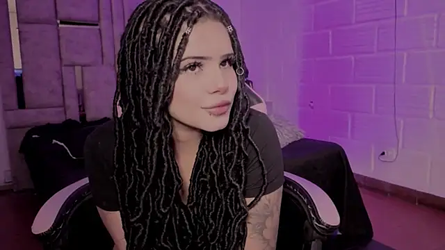 BonnieAnderson  online show from July 14, 2026, 9:20 pm