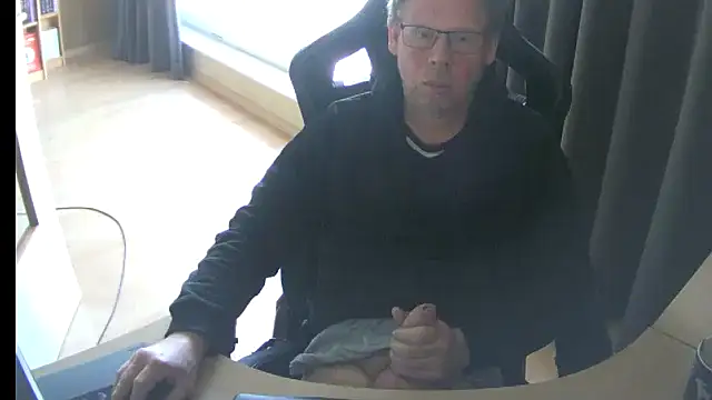 kinkyslet8 online show from March 31, 2026, 2:06 pm