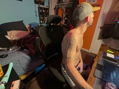 Snapshot of RuffClvb chatting on December 4, 2024, 2:59 pm RuffClvb online show from December 4, 2024, 2:59 pm