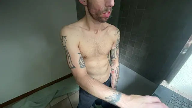 Snapshot of RuffClvb chatting on February 2, 2025, 9:23 pm RuffClvb online show from February 2, 2025, 9:23 pm