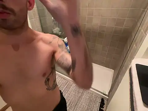 Snapshot of RuffClvb chatting on February 13, 2025, 4:43 am RuffClvb online show from February 13, 2025, 4:43 am