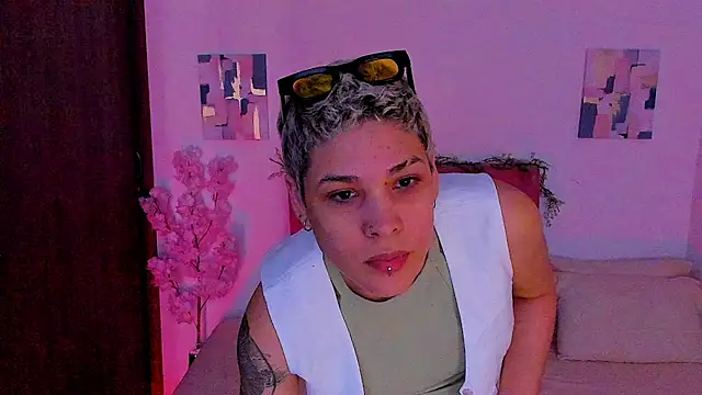 Charlee pink online show from October 24, 2025, 5:31 pm