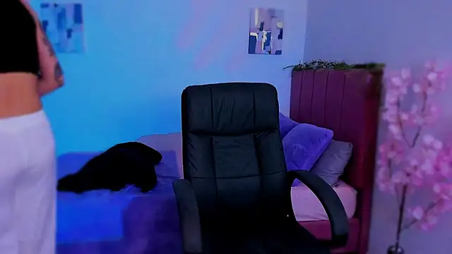 Charlee pink online show from December 5, 2025, 1:47 am