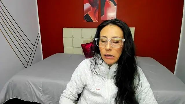 Abrillee1 online show from December 21, 2024, 7:38 pm